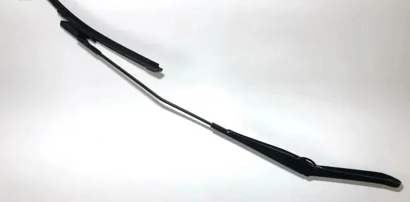 Front wiper blade arm