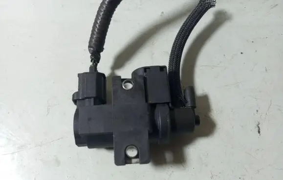 Toyota Avensis T250 Turbo solenoid valve 2581900R010