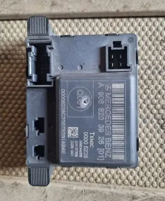 Mercedes-Benz Sprinter W906 Door control unit/module A906820392601 A9068203926