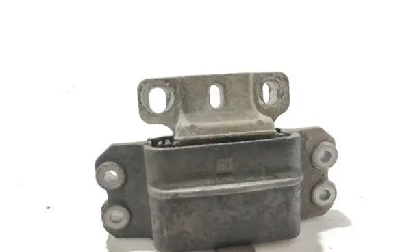 Skoda Octavia Mk2 (1Z) Engine mount bracket 1K0199555