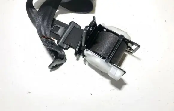 Mazda 323 F Rear seatbelt dh350629b
