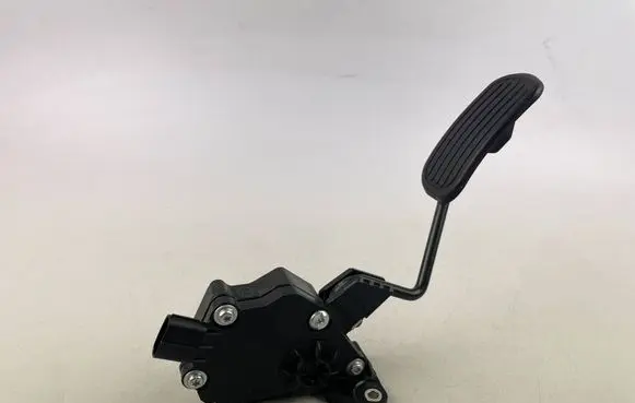 Accelerator throttle pedal