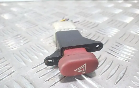 Renault Laguna I Hazard light switch 822955