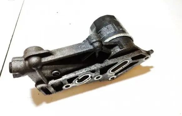 Oil filter mounting bracket