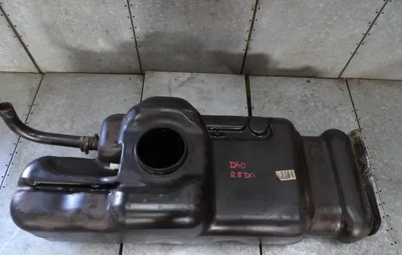 Nissan Navara D40 Fuel tank 