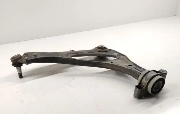 Mercedes-Benz Vito Viano W447 Front lower control arm/wishbone A4473307600 211299A190 5402130153