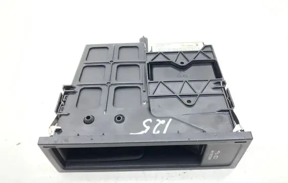 Volkswagen Scirocco AUX in-socket connector 5N0035341C 5N0035341