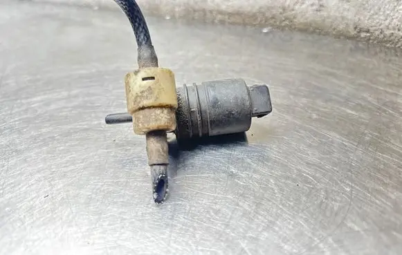 Opel Astra G Windscreen/windshield washer pump