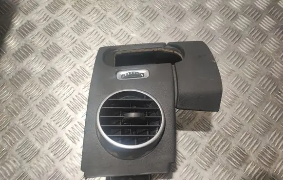 Land Rover Discovery 4 - LR4 Dashboard air vent grill cover trim AH2201454