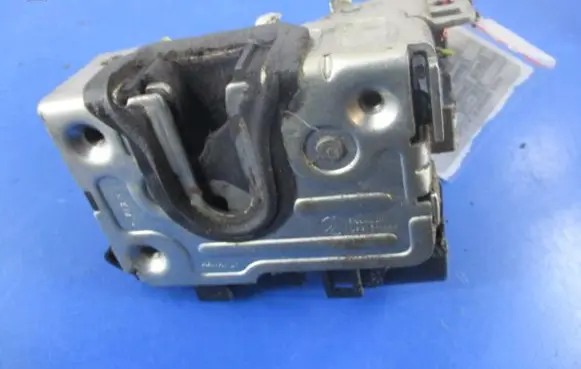 Dacia Sandero Front door lock