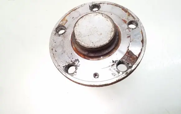 Rear wheel hub