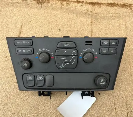Volvo V70 Climate control unit 8682930 02W33E