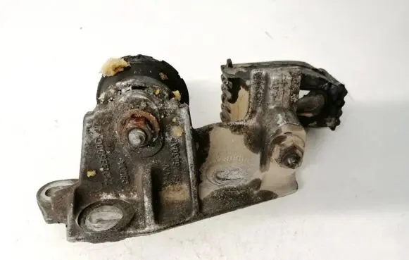 Iveco Daily 30.8 - 9 Engine mount bracket 7m0199600c