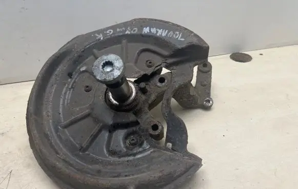 Volkswagen Touran I Rear wheel hub