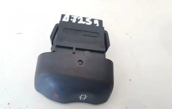 Renault Megane I Central locking switch button 104700056