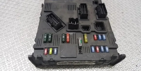 Peugeot 407 Fuse module