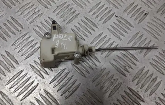 Volkswagen Polo IV 9N3 Central locking motor 3B0963761E
