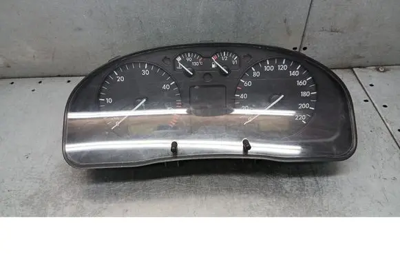 Volkswagen PASSAT B5 Speedometer (instrument cluster) 3B0919880D