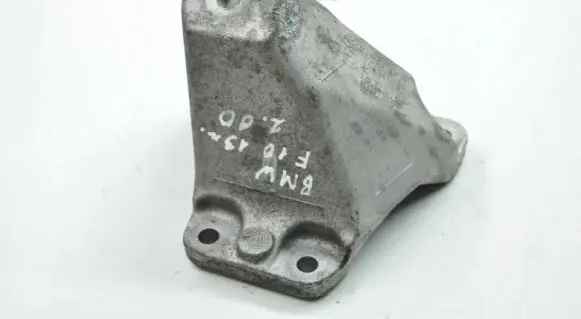 BMW 5 F10 F11 Engine mounting bracket 6795958