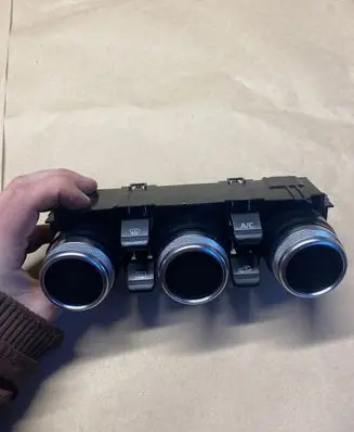 Dacia Duster II Climate control unit 275105451R 27287302 040319094436F35