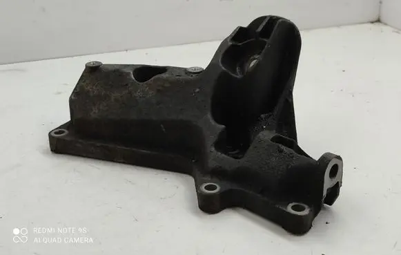 BMW 5 E60 E61 Engine mounting bracket 6763217