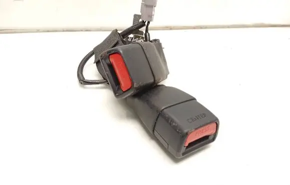 Toyota Yaris XP210 Middle seatbelt (rear) 07688 17060