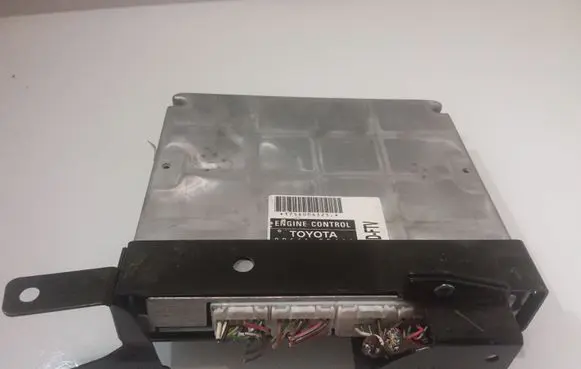 Toyota Avensis T250 Engine control unit/module 8966105690
