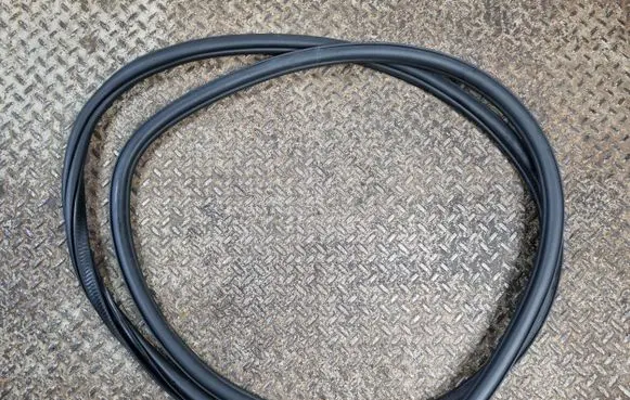 Volkswagen Tiguan Allspace Rear door rubber seal (on body) 5NN867913
