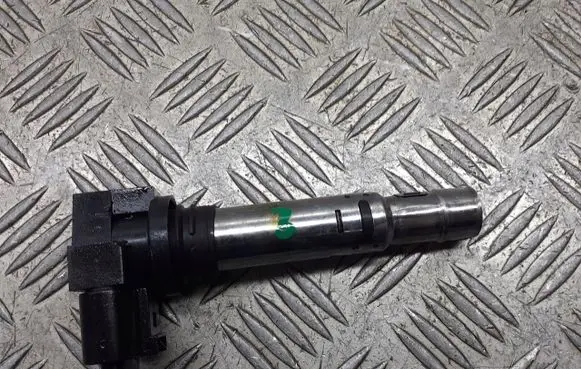 Volkswagen Polo IV 9N3 Spark distributor R0401S00400