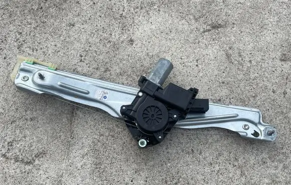 Opel Insignia B Rear door window regulator motor 39138556