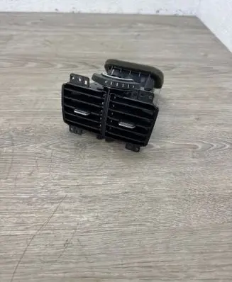 Rear air vent grill
