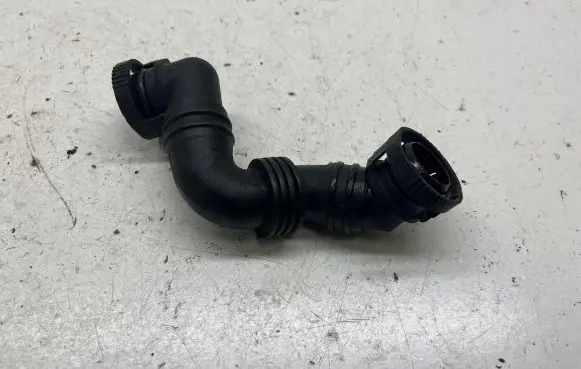 Skoda Octavia Mk2 (1Z) Breather hose/pipe 06F103212
