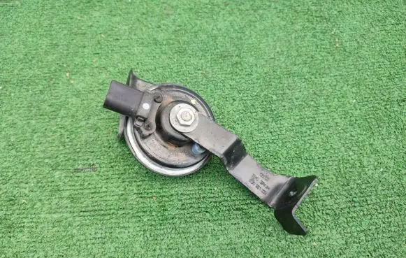 Audi A6 S6 C7 4G Horn signal 4G0951230A 4G0951221