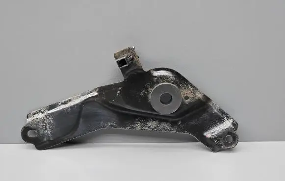 Radiator mount bracket