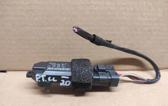 Renault Megane II Rear door window regulator motor 8200325141
