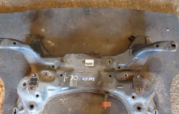 Hyundai i30 Front subframe 62401A6400
