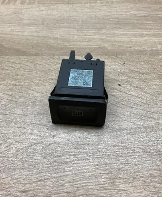 Volkswagen Golf IV Windscreen/window heater switch 1J0959621