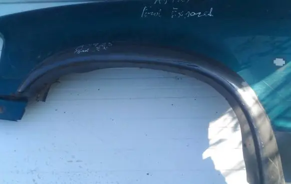 Fender trim (molding)