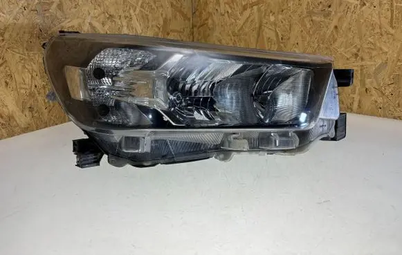 Toyota Hilux VIII Headlight/headlamp KT21921