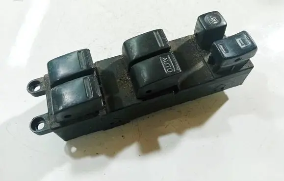 Nissan X-Trail T30 Electric window control switch 