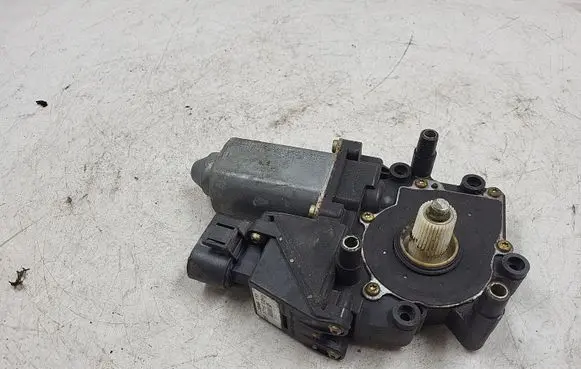 Audi A4 S4 B5 8D Front door window regulator motor 