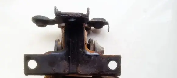 Ford Mondeo MK I Engine mount bracket 93BB7M125AC 93BB-7M125-AC
