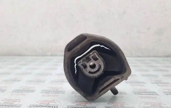 Volkswagen PASSAT B5.5 Gearbox mount