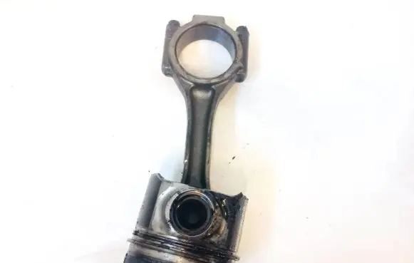 Volkswagen PASSAT B6 Piston with connecting rod