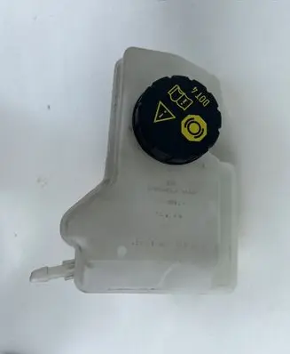 Skoda Kamiq Brake fluid reservoir 2Q1611301 A002P442