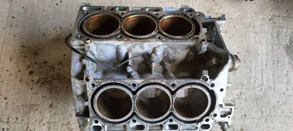 Ford Mustang V Engine block RF-BR3E6015