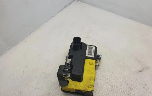 Volvo V70 Coupe door lock (next to the handle) 30634615