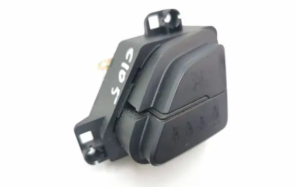 Hyundai i30 Seat belt warning relay 71211