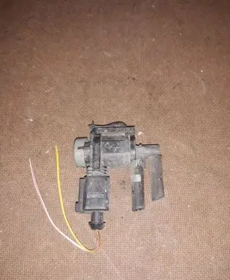 Audi Q5 SQ5 Turbo solenoid valve 1K0906283A