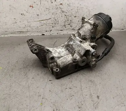 BMW 5 E39 Oil filter mounting bracket 1713838